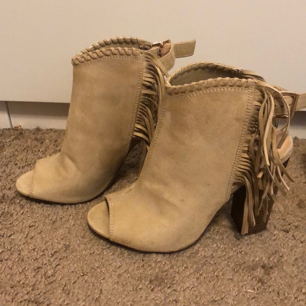 HP 🎉 Taupe Fringe Booties - Picture 3 of 5